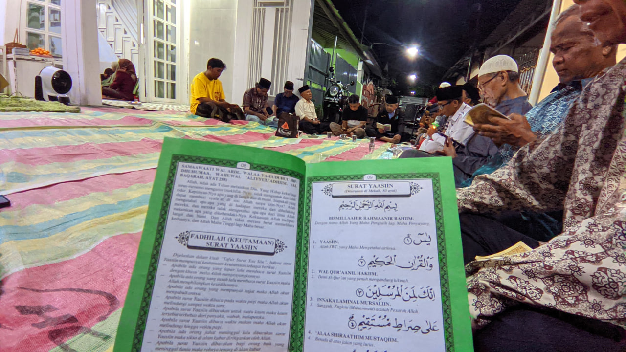 RT 4 Lingkungan Barito Gelar Yasinan dan Arisan